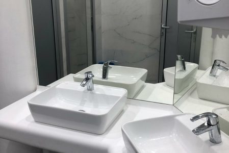 Sanitarne kabine i umivaonici
